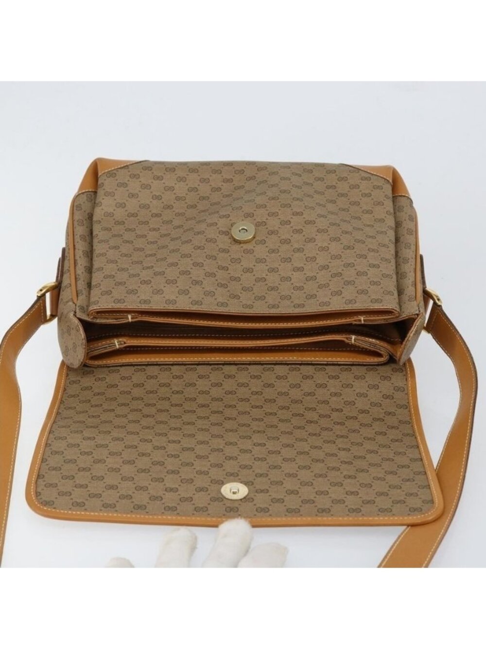 Authentic GUCCI Micro GG Supreme Shoulder Bag PVC Gold Beige 001 116 0924 - Picture 8 of 16